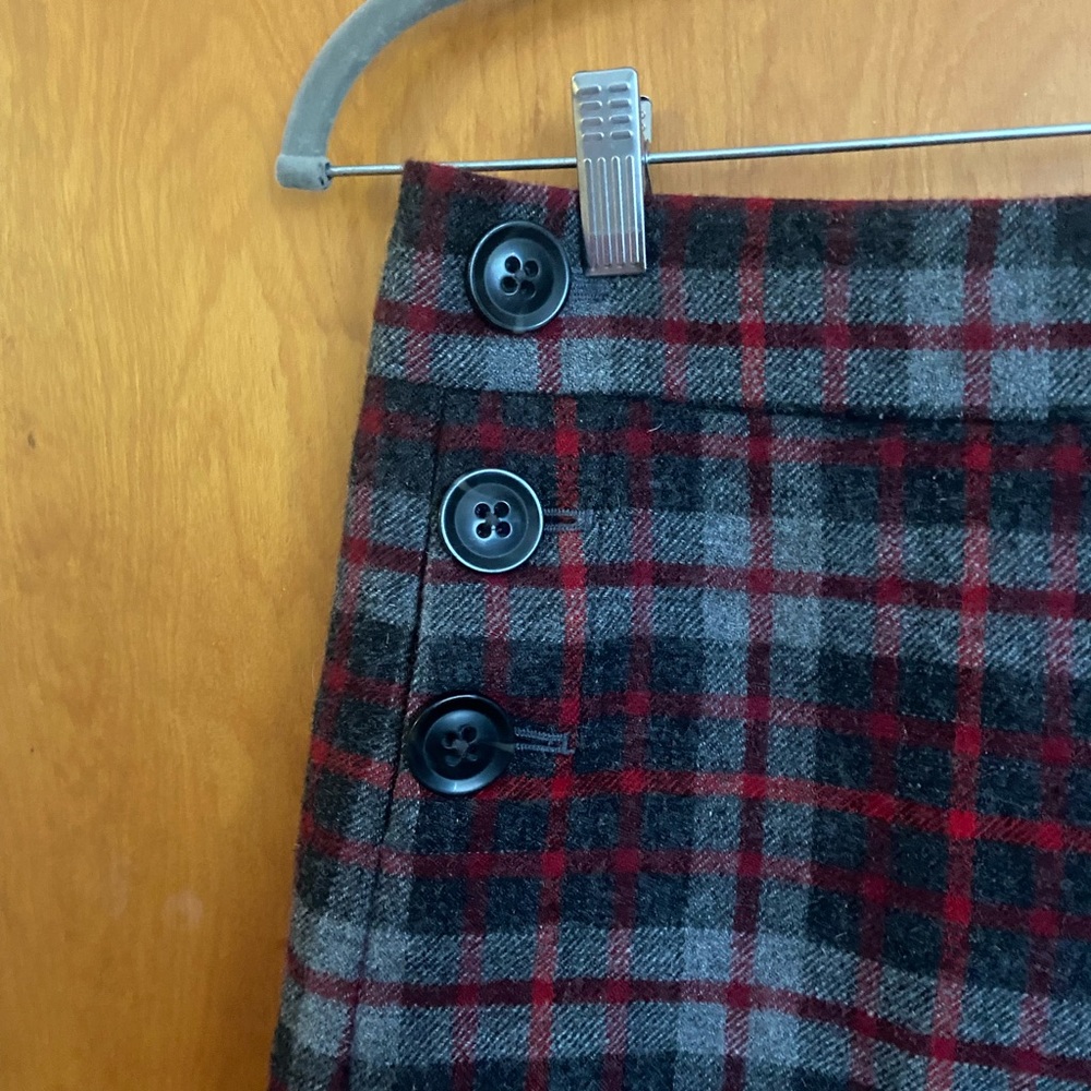 EUC Gap plaid skirt - Picture 3 of 8